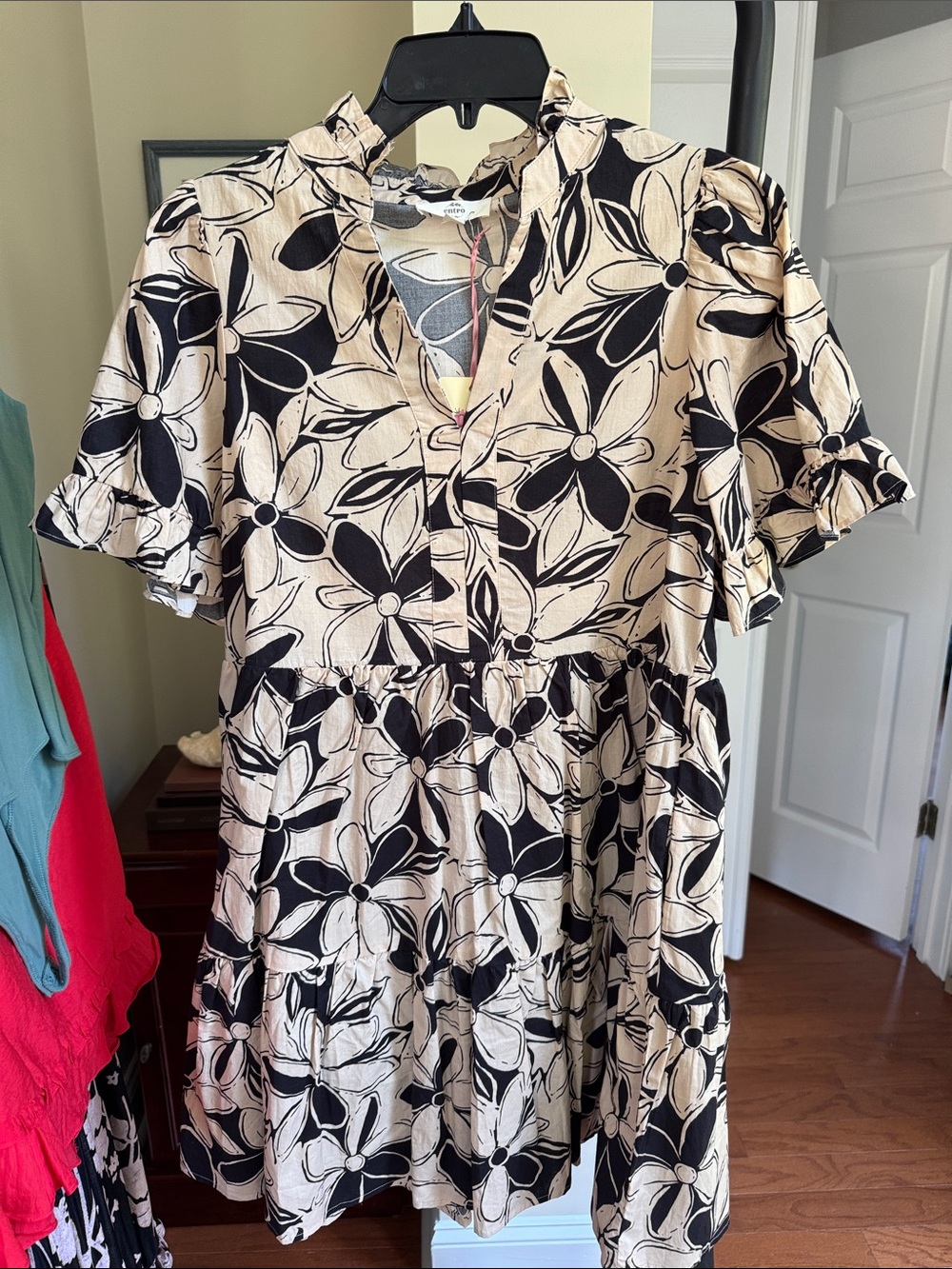 entro Black and Cream Floral Short Sleeve Dress